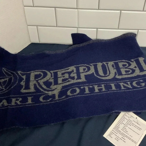 Banana Republic 100% Cashmere Scarf Classic Logo Navy and Grey Unisex One Size - Picture 3 of 5